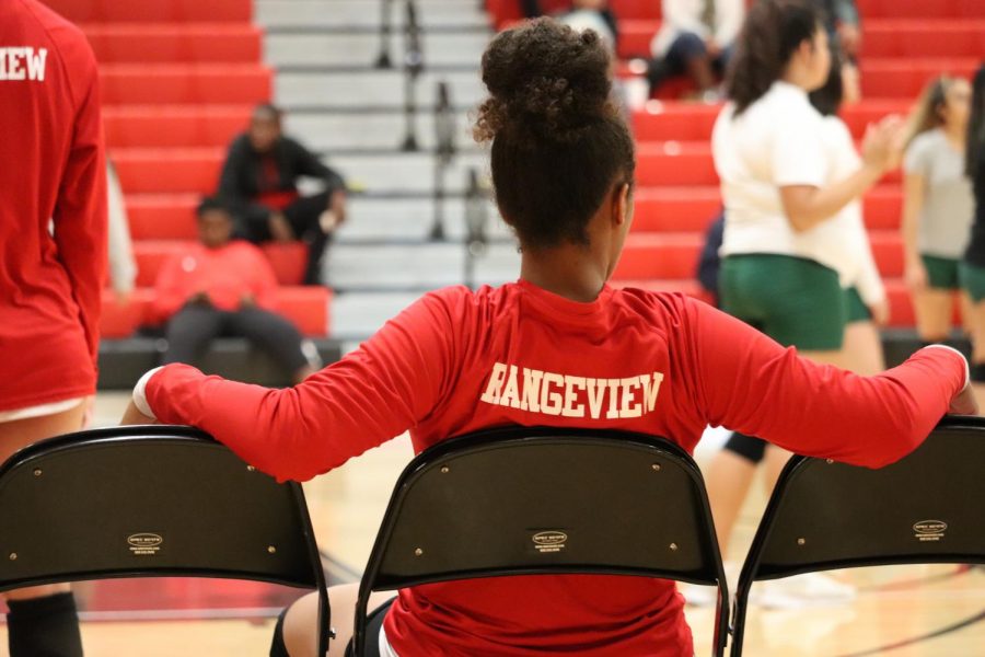 Raider sophomore Grace Solarin gets ready for a game with her Rangeview volleyball team. The volleyball season has now ended.