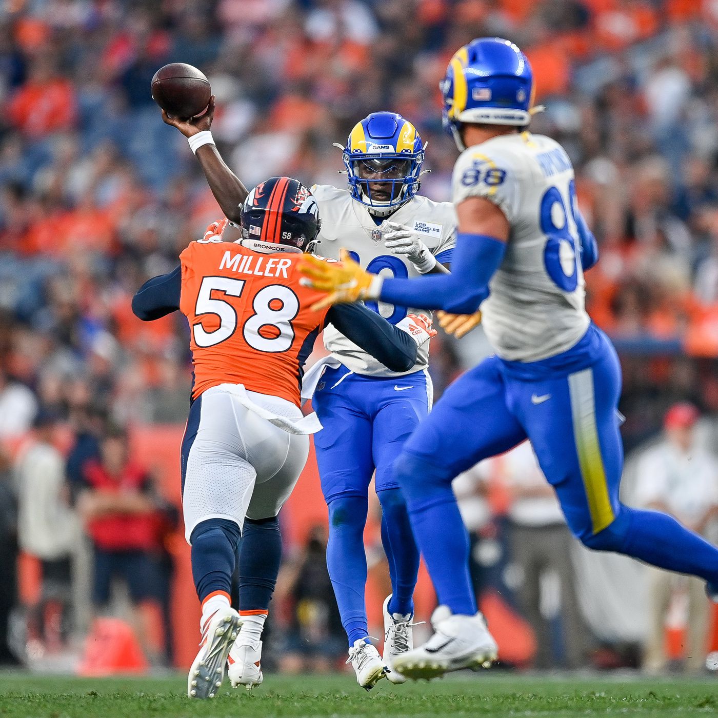 Broncos linebacker Von Miller traded to Rams in exchange for 2022