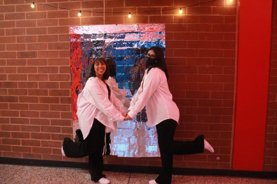 Aubry(Senior) and Jenelle(Junior) dressed as Mia Wallace from Pulp Fiction (Sariah)
