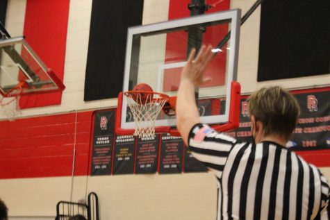 Basketball going through the hoop
Photo: Avery Salas